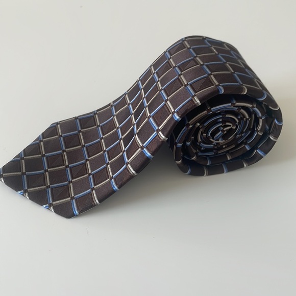 Brown Square Design Michael Kors Silk Tie - Picture 3 of 8